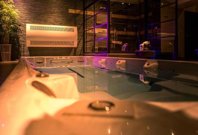 חדר סטנדרט נוף לבריכה, Suite Wellness