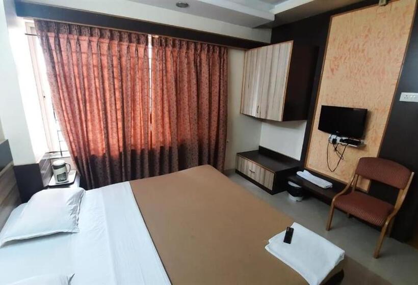 Deluxe Rum, Vishwa Near To Railway Station Kolhapur