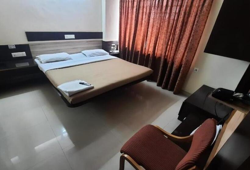 Deluxe Rum, Vishwa Near To Railway Station Kolhapur