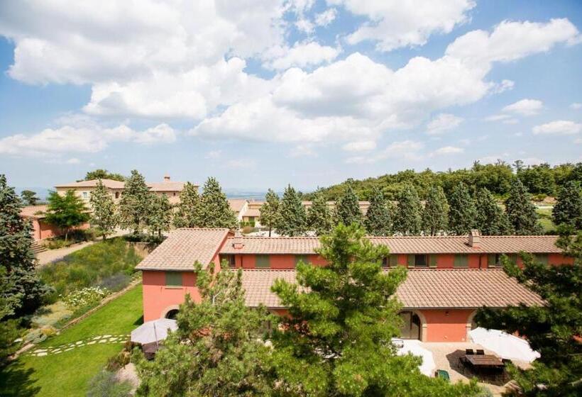 带3个卧室的公寓, Luxury Resort With Swimming Pool In The Tuscan Countryside, Apartments With Private Outdoor Area Wit