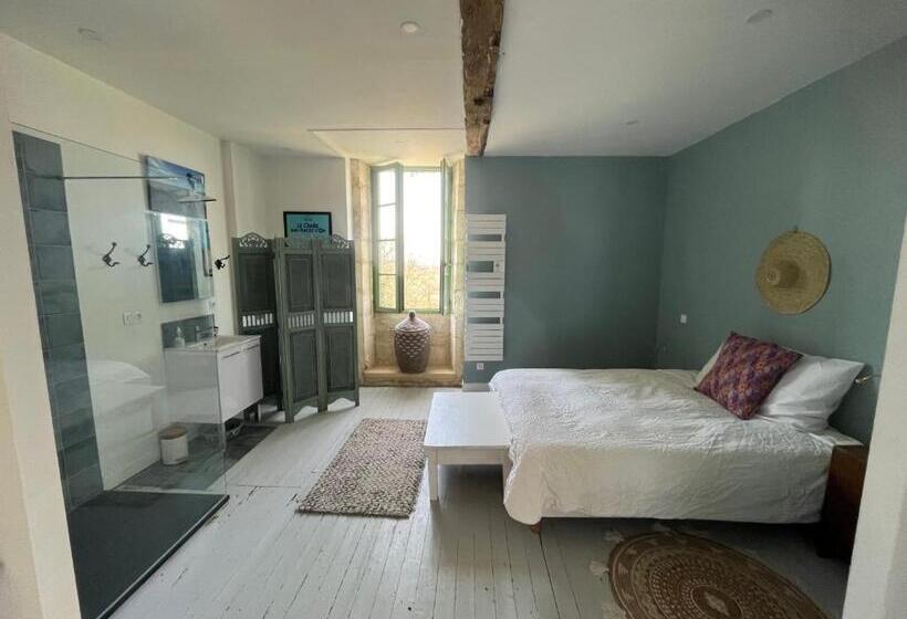 Номер Стандарт Вид на Бассейн, 1 Rue Pasquet Pool Suite With Kitchen