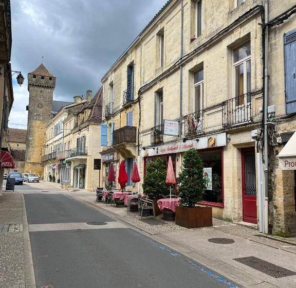 Номер Стандарт Вид на Бассейн, 1 Rue Pasquet Pool Suite With Kitchen