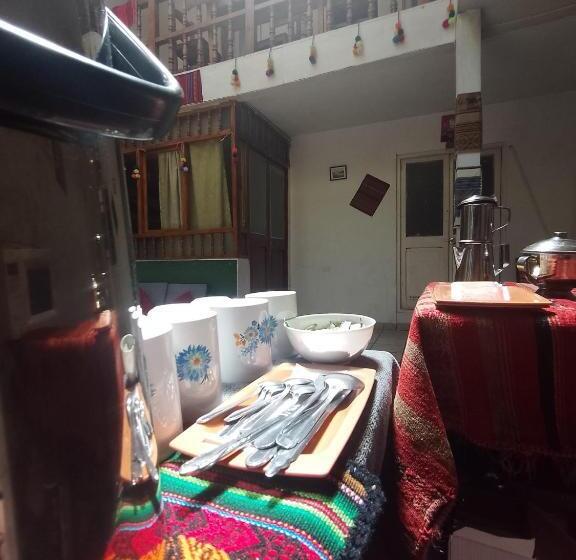 Familienzimmer, Nissi Wasi