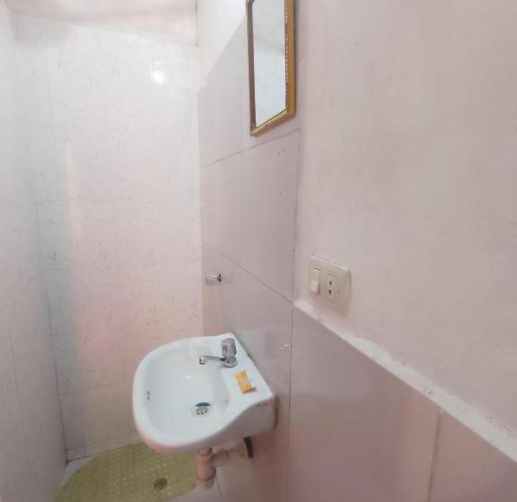 Standard 3 Bett Zimmer Geteiltes Bad, Nissi Wasi