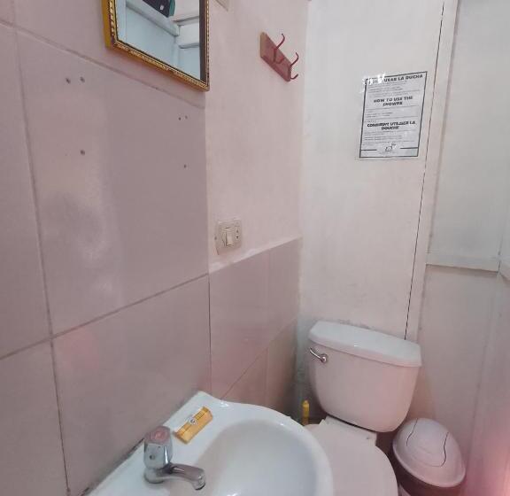 Standard 3 Bett Zimmer Geteiltes Bad, Nissi Wasi