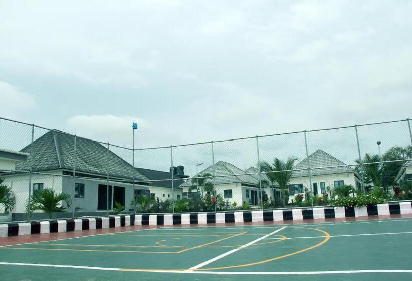 سوییت لوکس, Silverzb Resort