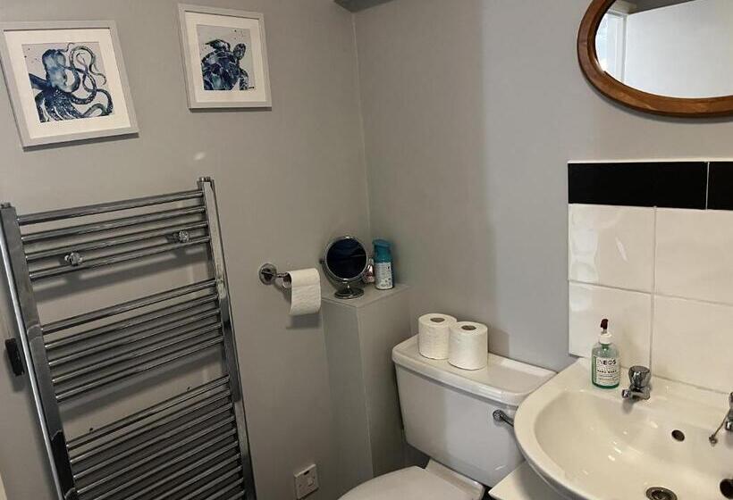 Четырехместный Номер Стандарт Вид на Сад, Crown & Anchor