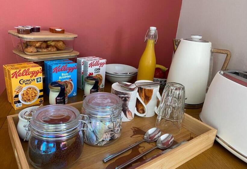 Четырехместный Номер Стандарт Вид на Сад, Crown & Anchor