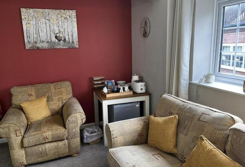 Четырехместный Номер Стандарт Вид на Сад, Crown & Anchor