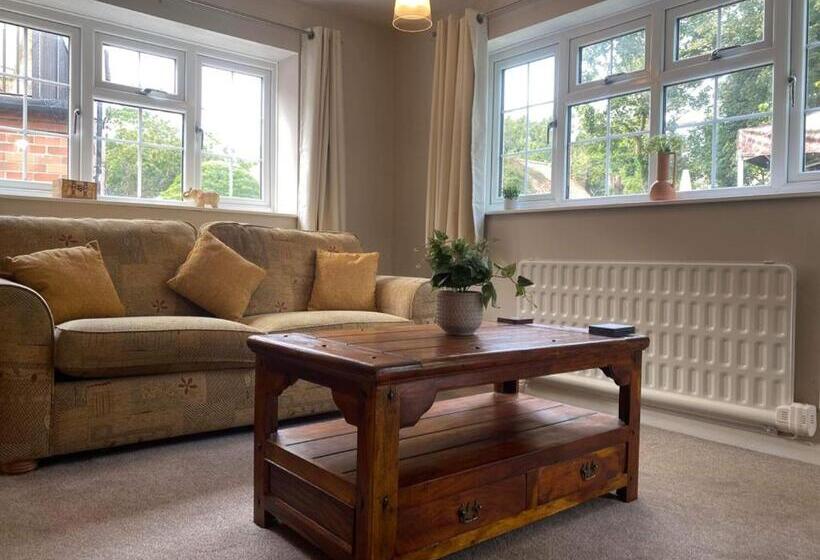 Четырехместный Номер Стандарт Вид на Сад, Crown & Anchor