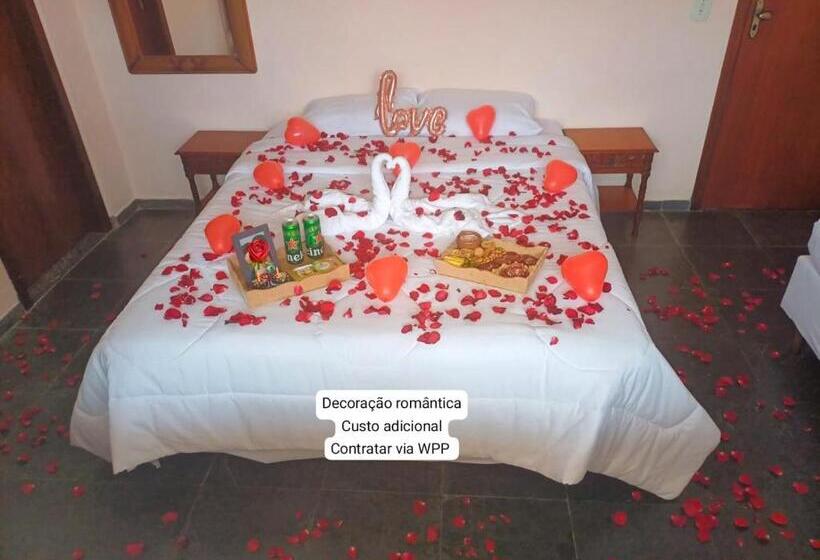 חדר סטנדרט לשלושה, A S Suites