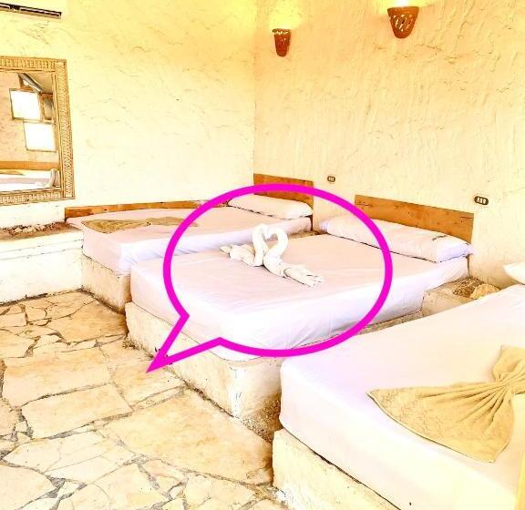 اتاق استاندارد سه نفره, Adrar Azwar