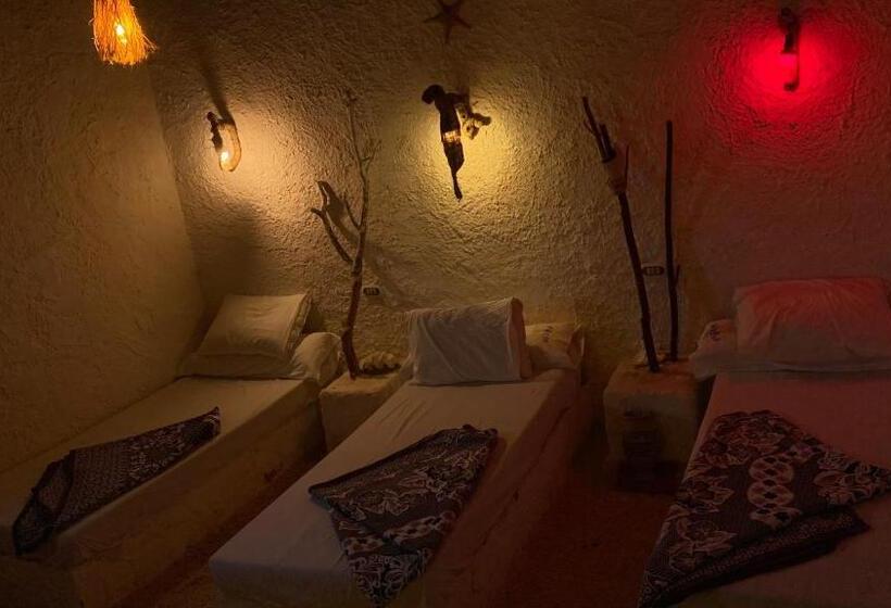 اتاق استاندارد سه نفره, Adrar Azwar