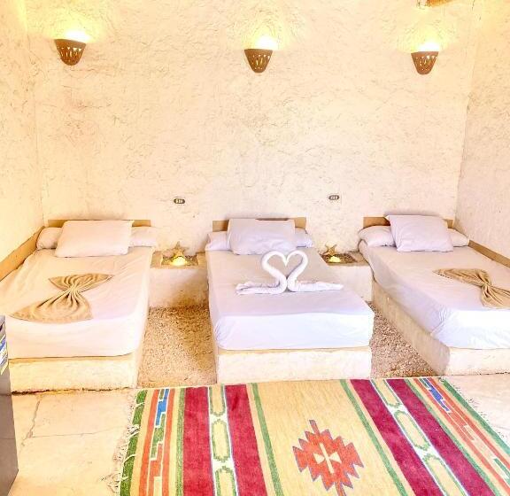 اتاق استاندارد سه نفره, Adrar Azwar