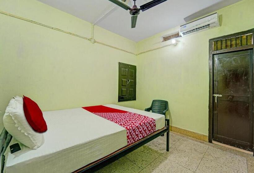 חדר קלאסי לשלושה, Flagship The Moon Palace