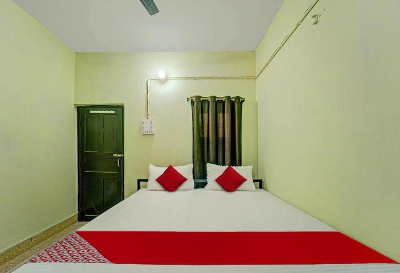 חדר קלאסי לשלושה, Flagship The Moon Palace