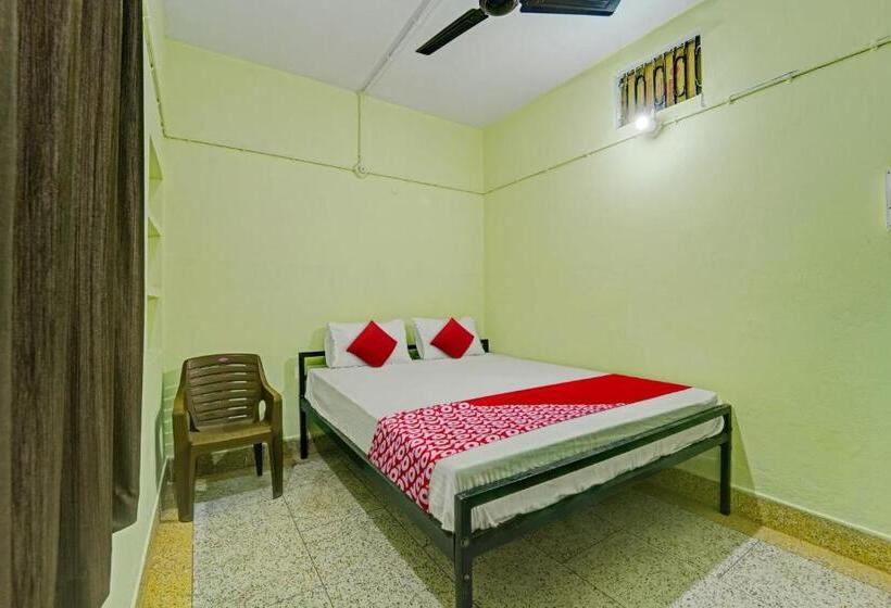 חדר קלאסי לשלושה, Flagship The Moon Palace