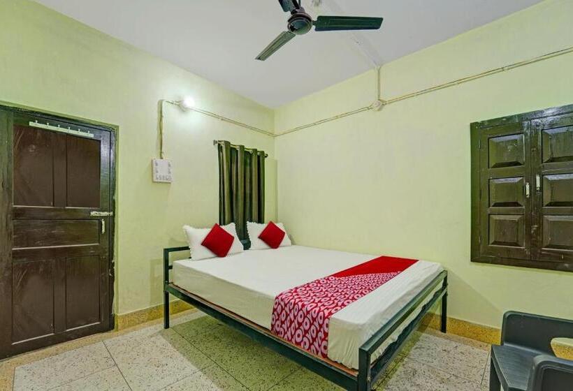 חדר קלאסי לשלושה, Flagship The Moon Palace