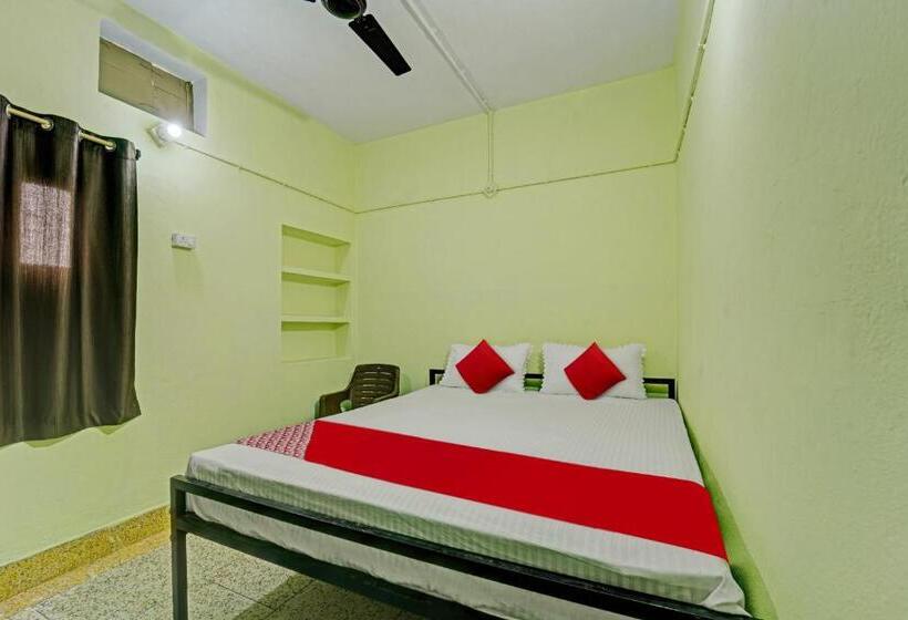 חדר קלאסי לשלושה, Flagship The Moon Palace