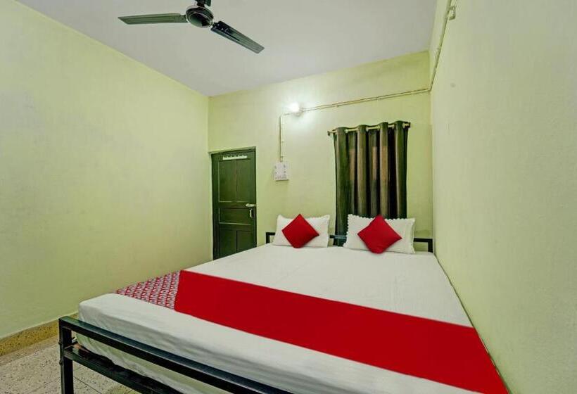 חדר קלאסי לשלושה, Flagship The Moon Palace