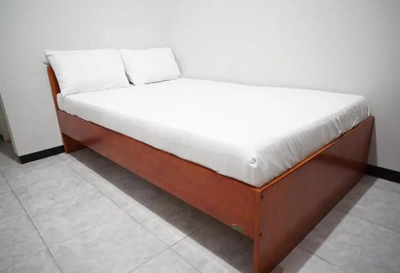 デラックスルーム, Oyo Life 93045 Kost Putra Bu Ketut