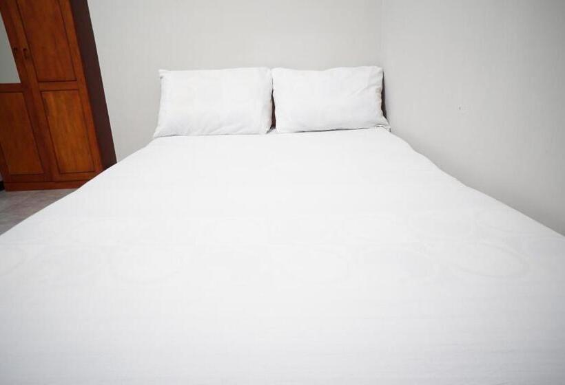 חדר דלוקס, Oyo Life 93045 Kost Putra Bu Ketut