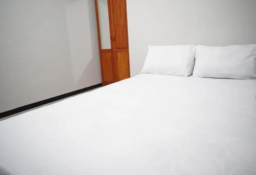 デラックスルーム, Oyo Life 93045 Kost Putra Bu Ketut