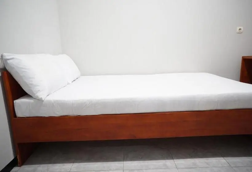 デラックスルーム, Oyo Life 93045 Kost Putra Bu Ketut