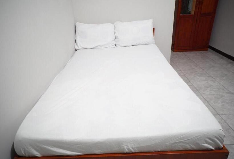 חדר דלוקס, Oyo Life 93045 Kost Putra Bu Ketut