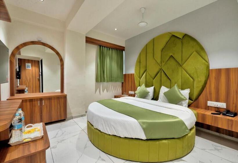 디럭스 룸, Royal 21