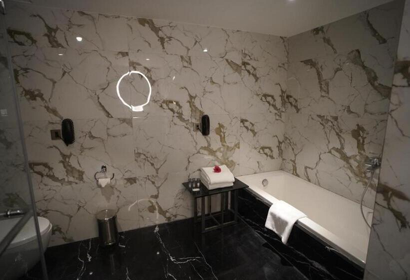 اتاق لوکس, Soot