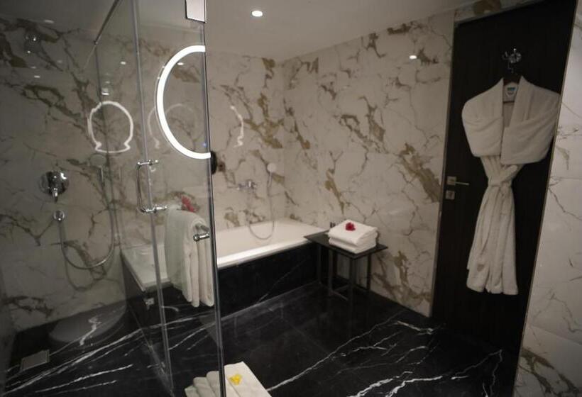 اتاق لوکس, Soot