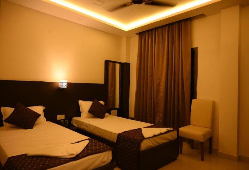 חדר סטנדרט, Tripti Biswanath Chariali