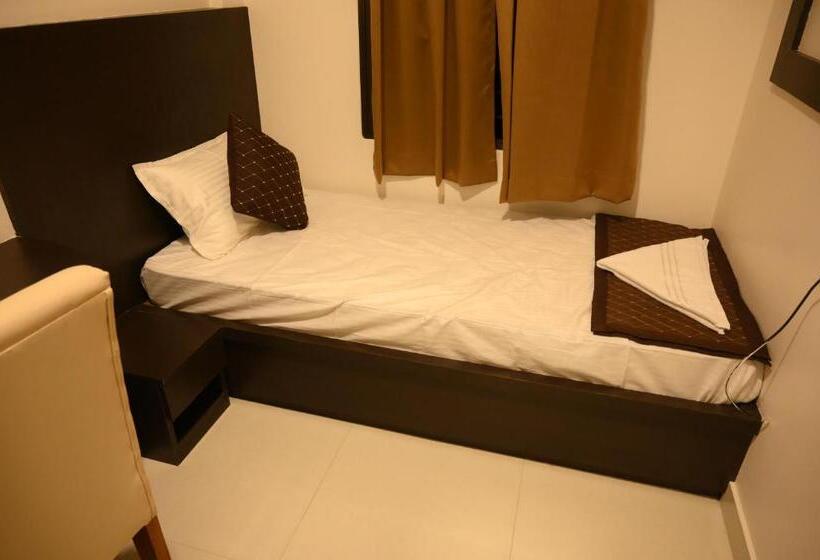 חדר סטנדרט יחיד, Tripti Biswanath Chariali