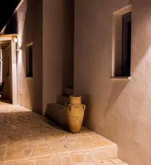 庭の見えるスタンダードトリプルルーム, Borgo Chiancarosa   Trullo E Lamia