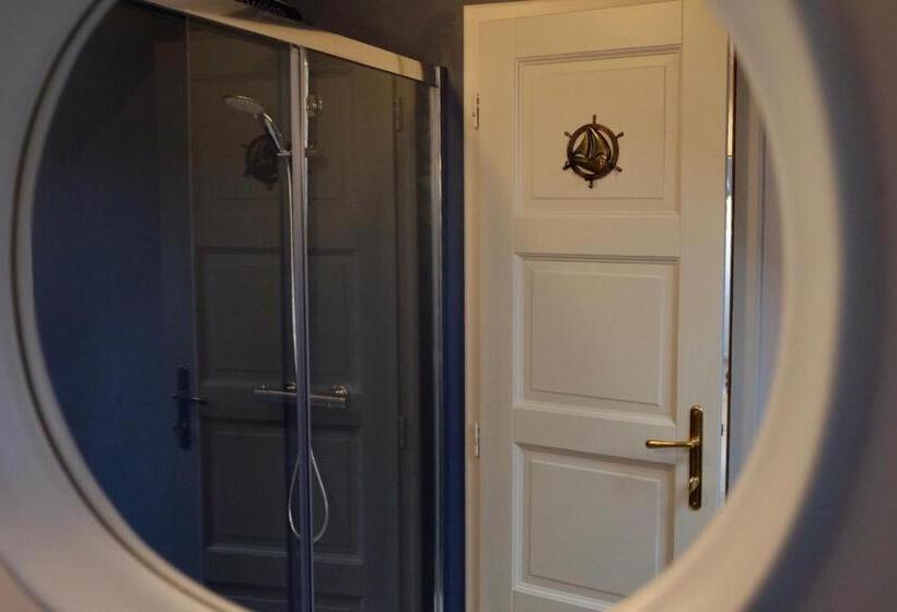 غرفة ديلوكس سرير كينج, Hatablak Köveskál