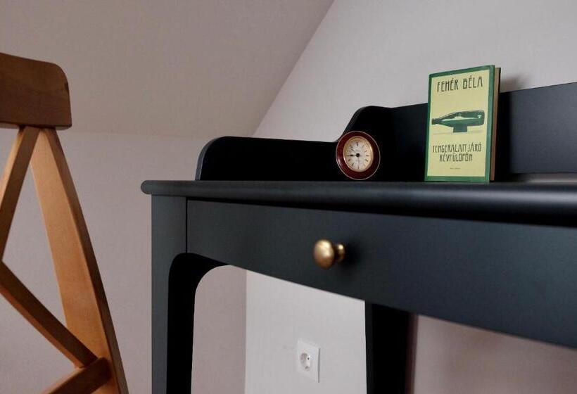 غرفة ديلوكس سرير كينج, Hatablak Köveskál