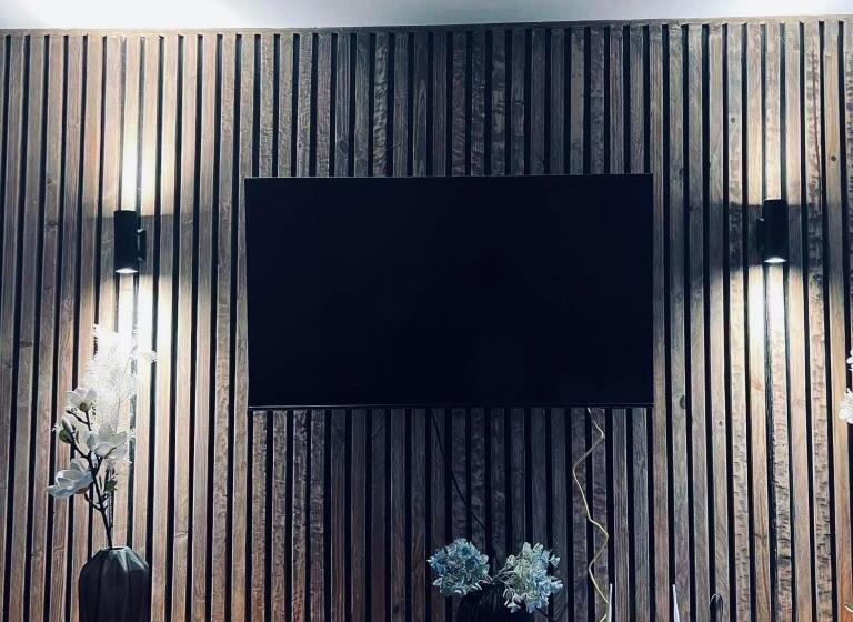 استودیوی استاندارد, The Stark Lounge