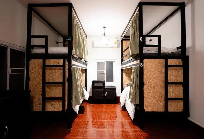 Chambre Familiale Salle de Bains Commune, Anou Hostel