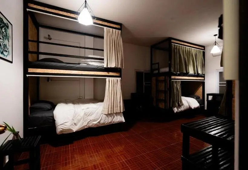 Chambre Familiale Salle de Bains Commune, Anou Hostel