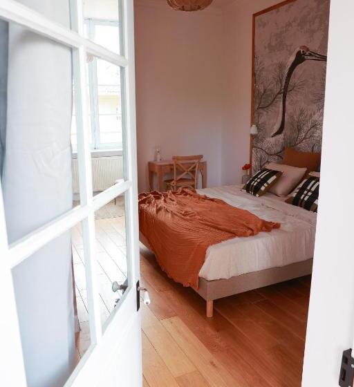 غرفة قياسية مطلّة علي حمام السباحة, Maison Arcades Chambre 1