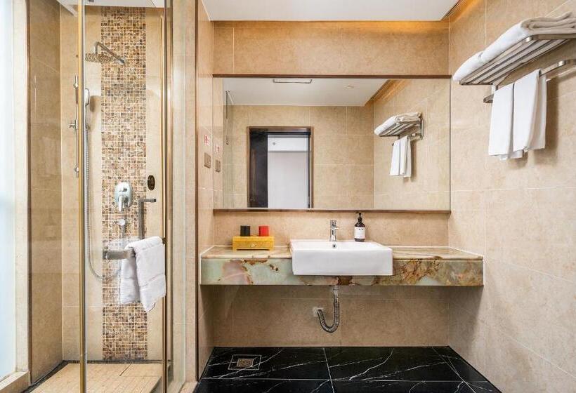 اتاق لوکس خانوادگی, Echeng