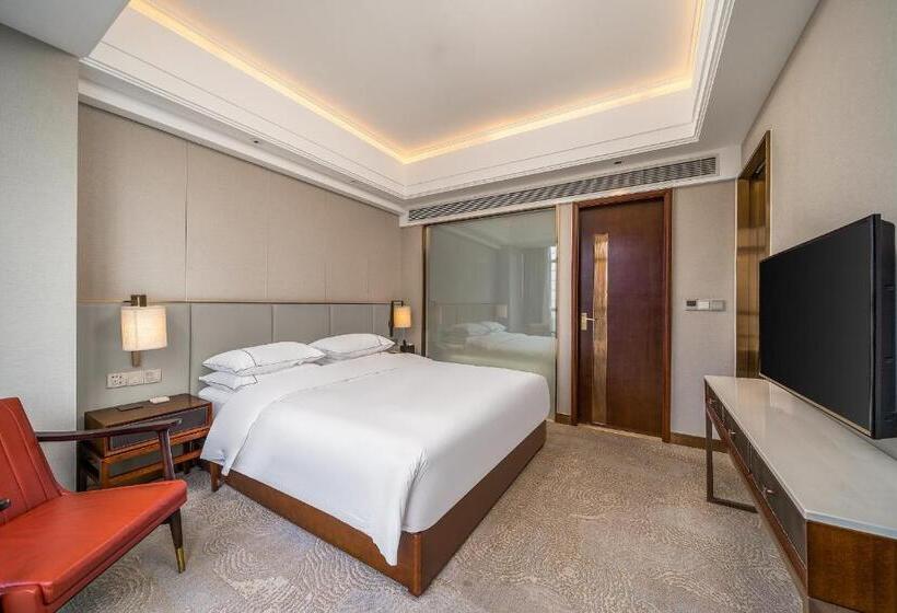 سوییت اجرایی, Echeng