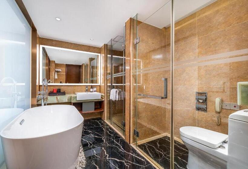 سوییت اجرایی, Echeng