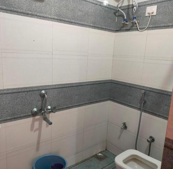 标准间, Laxmanji Villas