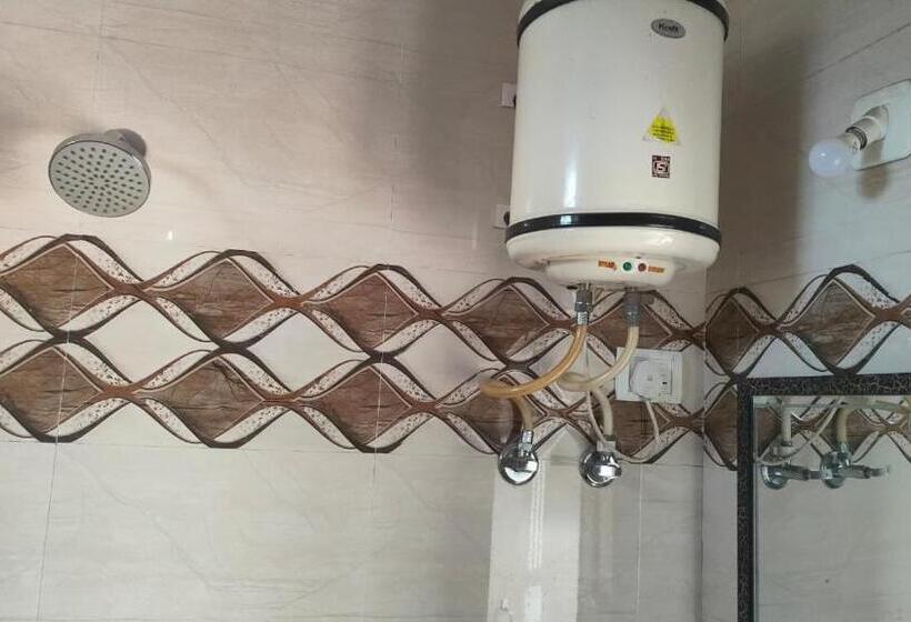 家庭间, Laxmanji Villas