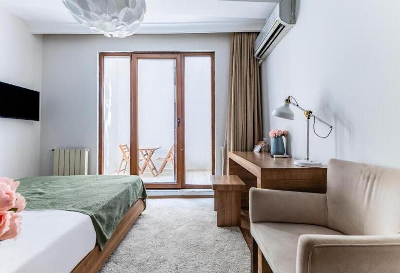 استودیو استاندارد با چشمانداز باغ, Meridian