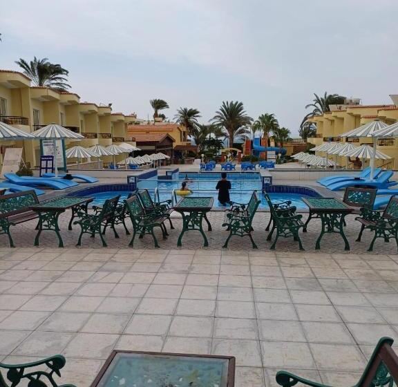 اتاق استاندارد یک نفره, Palm Inn Suites