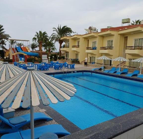 اتاق استاندارد یک نفره, Palm Inn Suites
