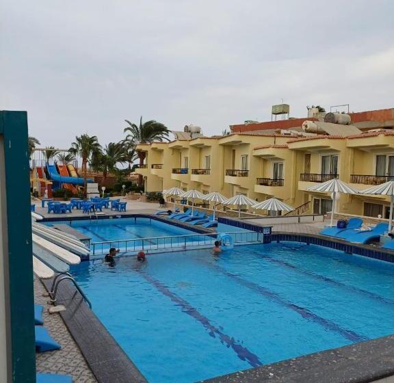 اتاق استاندارد یک نفره, Palm Inn Suites